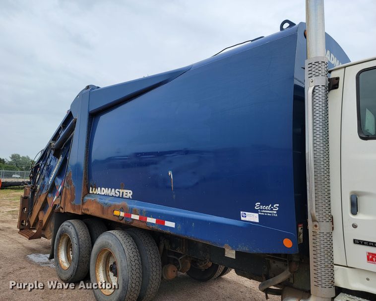 image for item JC9753 2000 Sterling L-Line  refuse truck