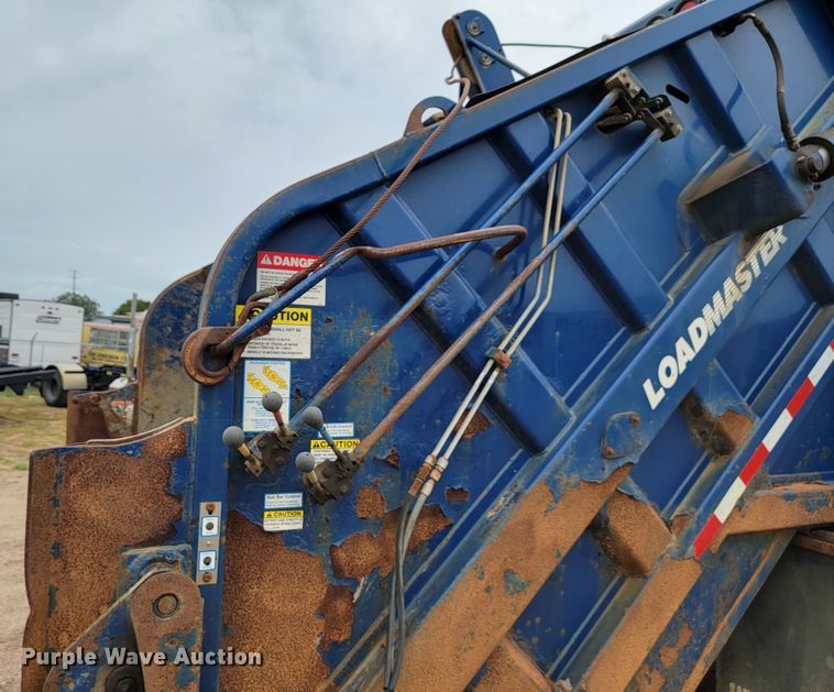 image for item JC9753 2000 Sterling L-Line  refuse truck