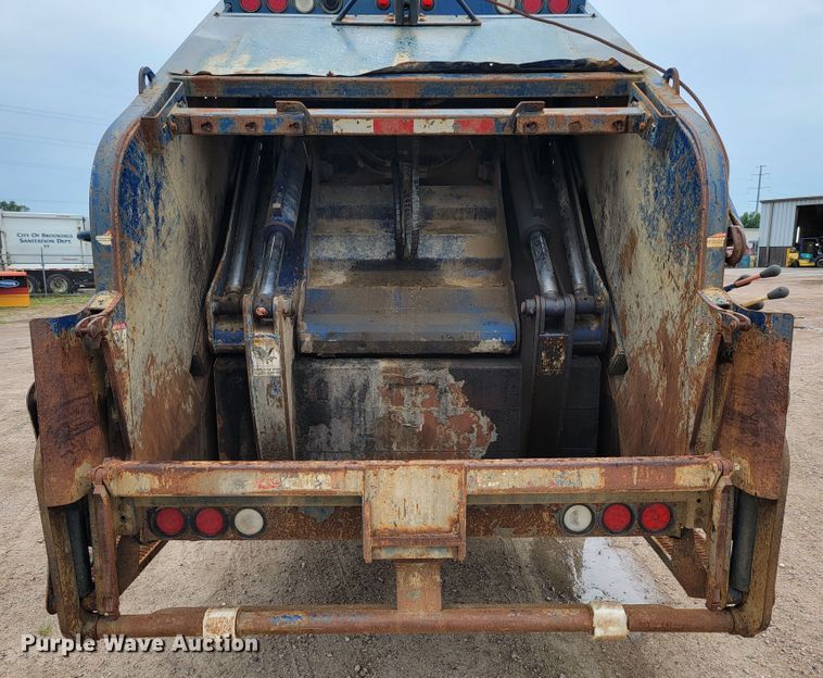 image for item JC9753 2000 Sterling L-Line  refuse truck