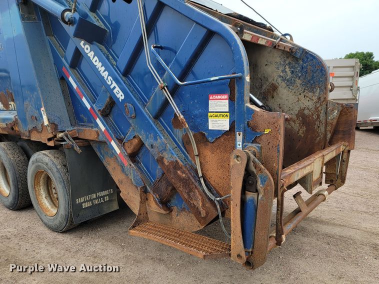 image for item JC9753 2000 Sterling L-Line  refuse truck