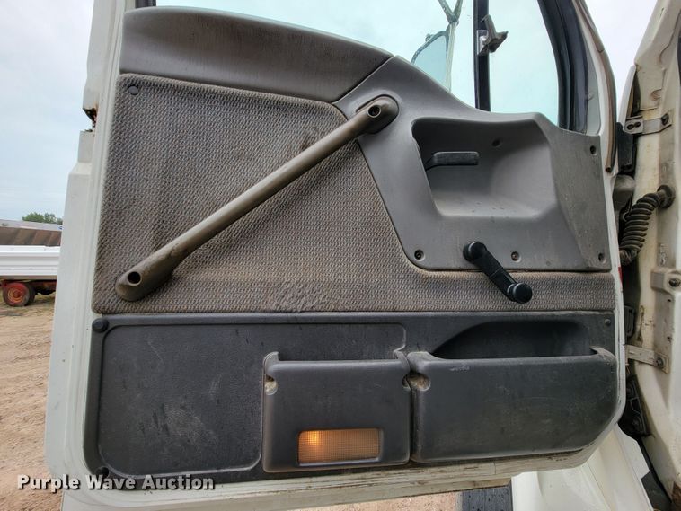 image for item JC9753 2000 Sterling L-Line  refuse truck