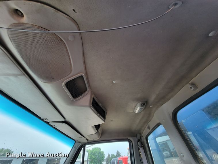 image for item JC9753 2000 Sterling L-Line  refuse truck