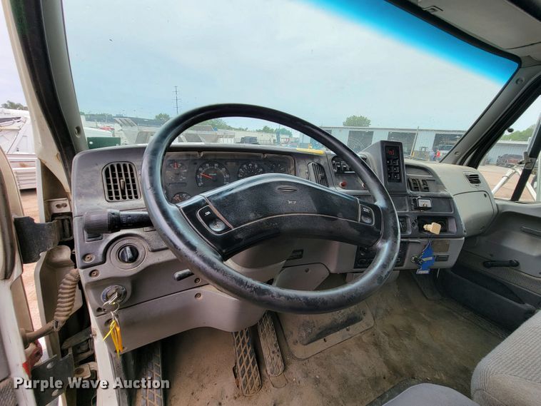 image for item JC9753 2000 Sterling L-Line  refuse truck