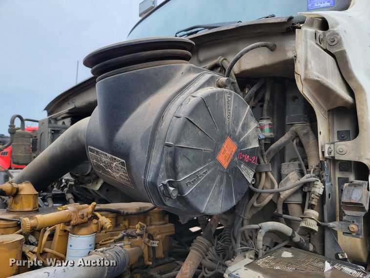 image for item JC9753 2000 Sterling L-Line  refuse truck