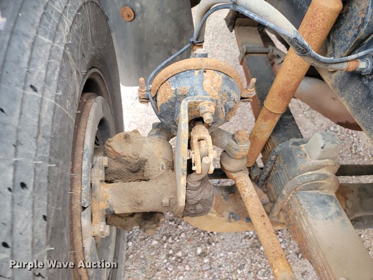 image for item JC9753 2000 Sterling L-Line  refuse truck