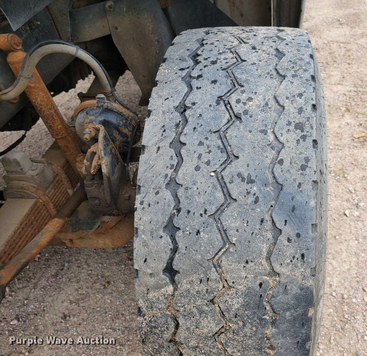 image for item JC9753 2000 Sterling L-Line  refuse truck