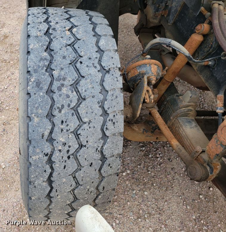 image for item JC9753 2000 Sterling L-Line  refuse truck