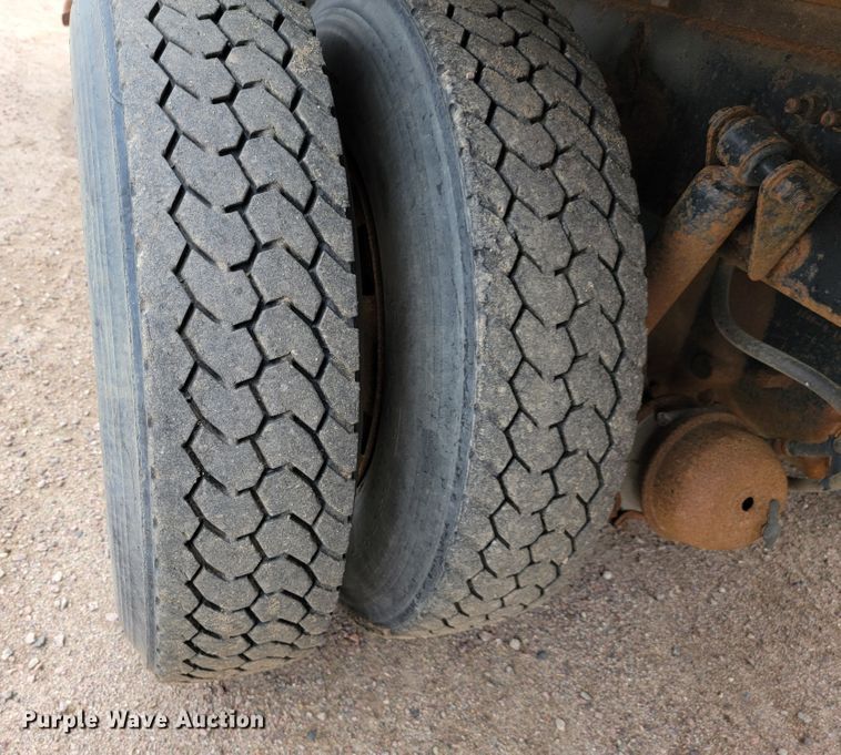 image for item JC9753 2000 Sterling L-Line  refuse truck