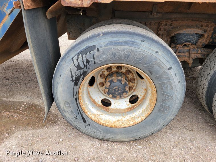 image for item JC9753 2000 Sterling L-Line  refuse truck