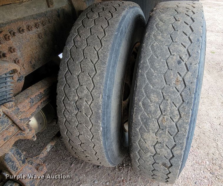 image for item JC9753 2000 Sterling L-Line  refuse truck