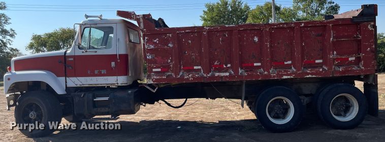 image for item JF9034 1982 International F2554  dump truck