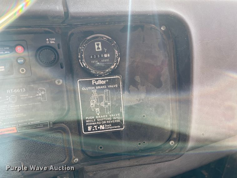 image for item JF9034 1982 International F2554  dump truck