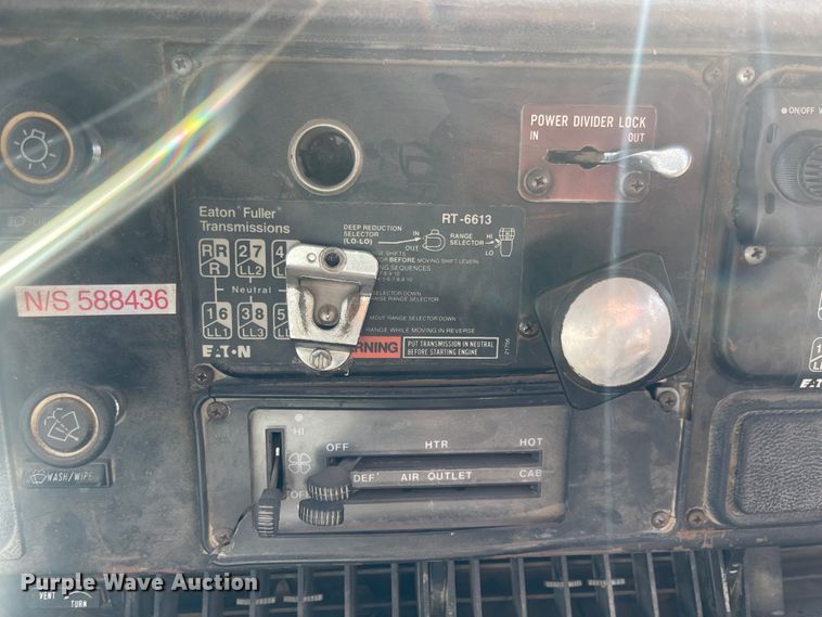 image for item JF9034 1982 International F2554  dump truck