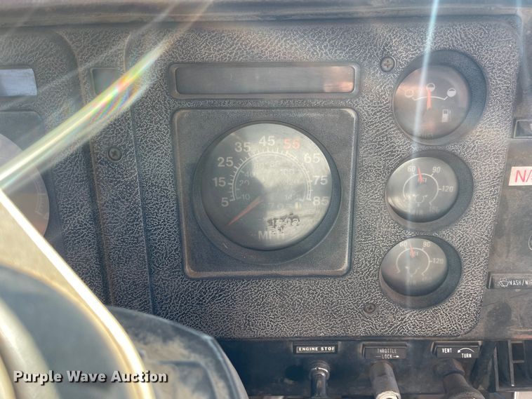 image for item JF9034 1982 International F2554  dump truck