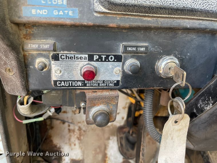 image for item JF9034 1982 International F2554  dump truck