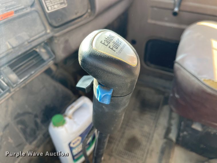 image for item JF9034 1982 International F2554  dump truck