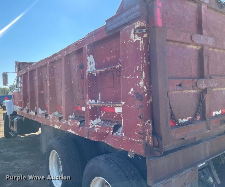 image for item JF9034 1982 International F2554  dump truck