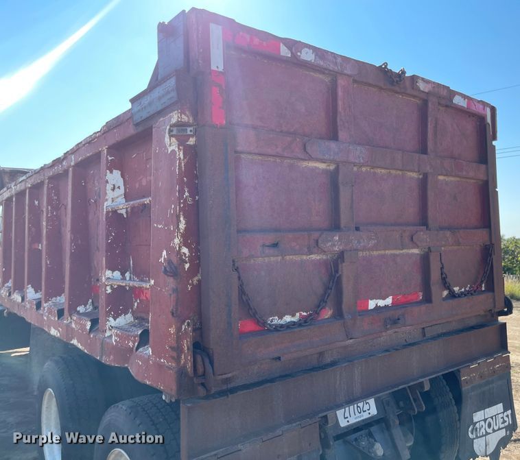 image for item JF9034 1982 International F2554  dump truck