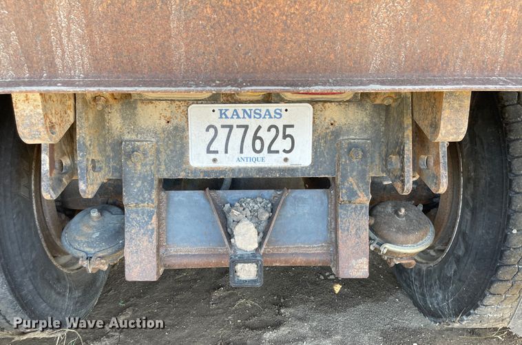 image for item JF9034 1982 International F2554  dump truck