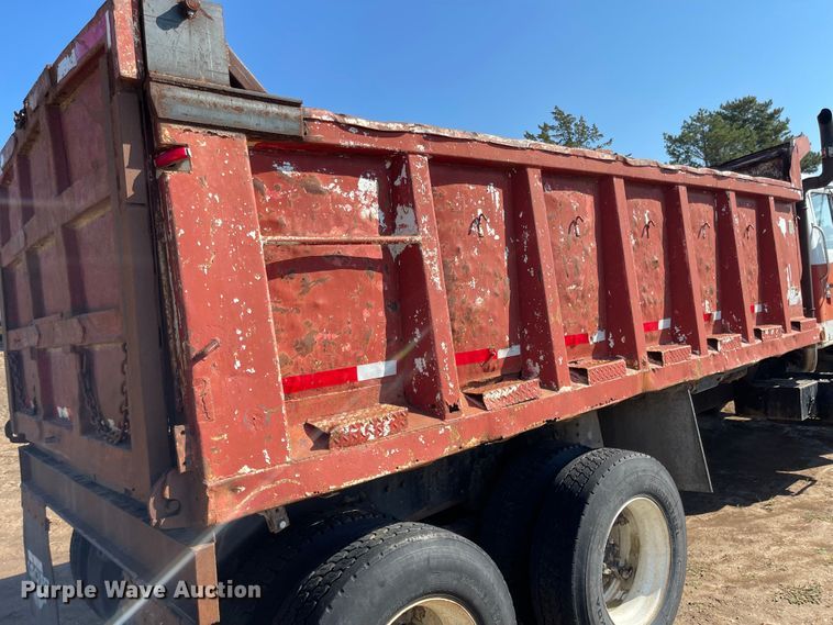 image for item JF9034 1982 International F2554  dump truck