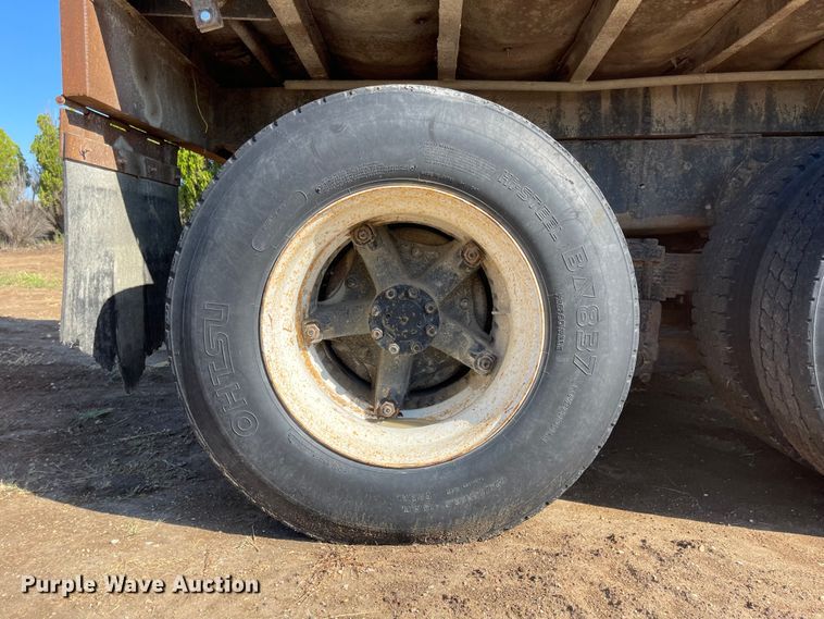 image for item JF9034 1982 International F2554  dump truck