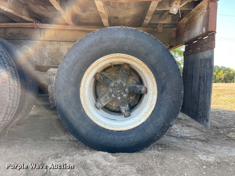 image for item JF9034 1982 International F2554  dump truck