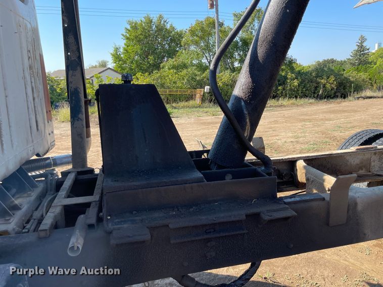 image for item JF9034 1982 International F2554  dump truck