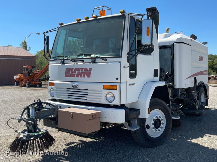 image for item JF9054 2007 Sterling SC8000  street sweeper truck