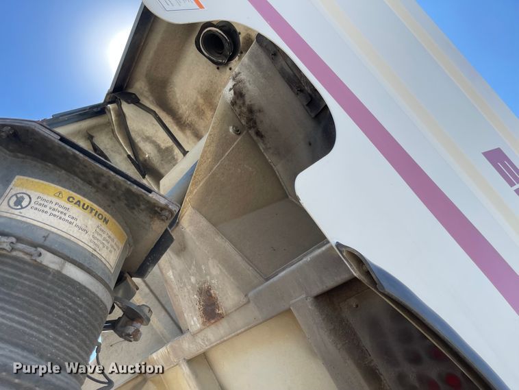 image for item JF9054 2007 Sterling SC8000  street sweeper truck