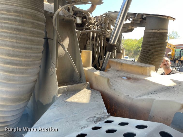 image for item JF9054 2007 Sterling SC8000  street sweeper truck