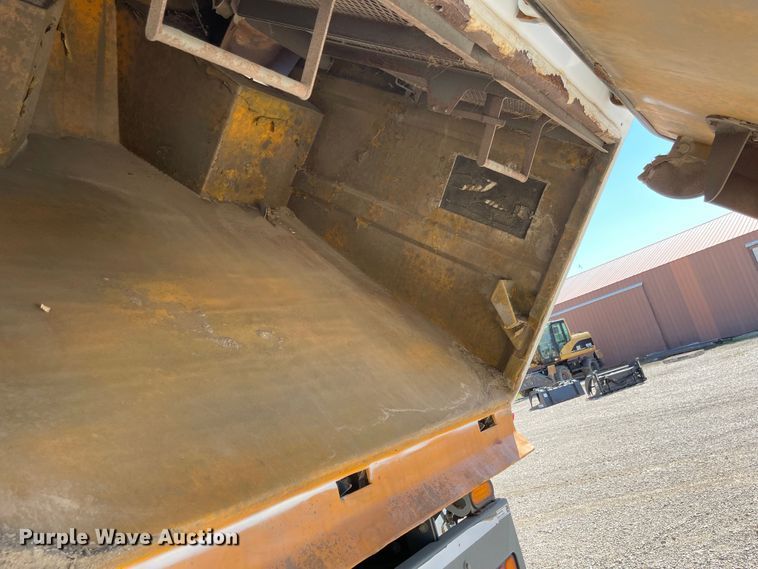 image for item JF9054 2007 Sterling SC8000  street sweeper truck