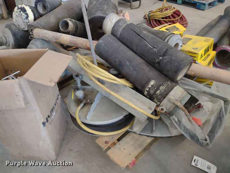 image for item JJ9977 (3) pallets of inflatable pipe plugs