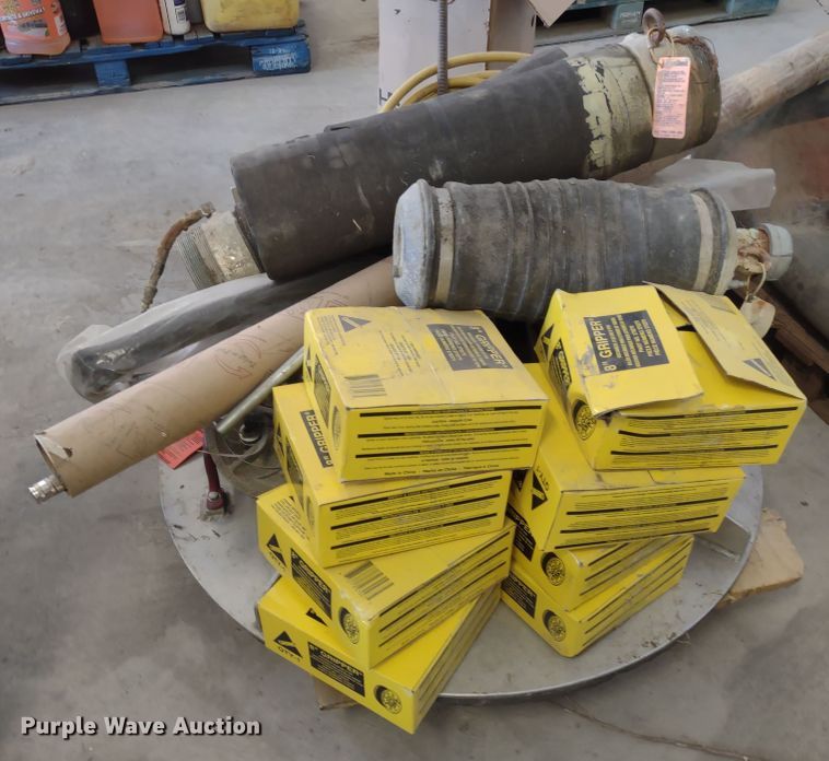 image for item JJ9977 (3) pallets of inflatable pipe plugs