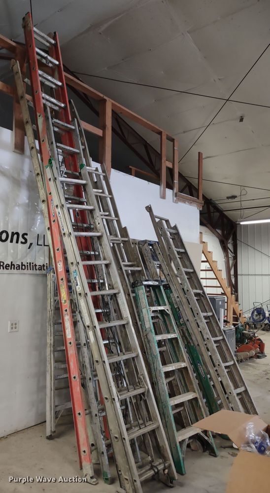 image for item JJ9995 Approximately 14 ladders