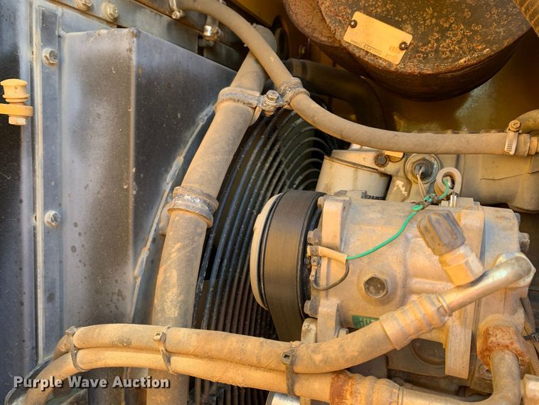 image for item JW9406 2004 John Deere 655C Series II  track loader