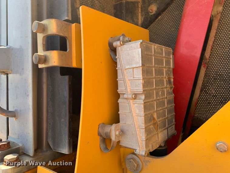 image for item JW9406 2004 John Deere 655C Series II  track loader