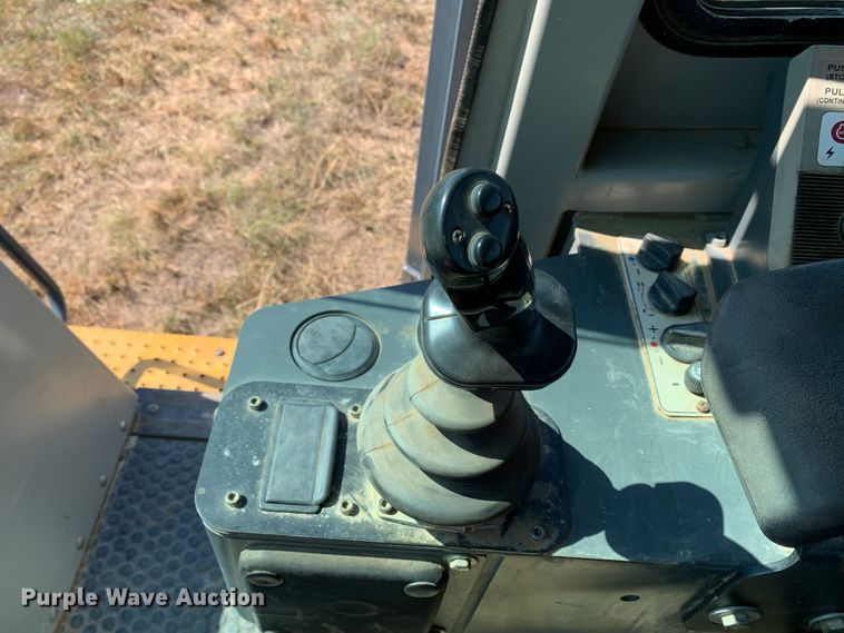 image for item JW9406 2004 John Deere 655C Series II  track loader