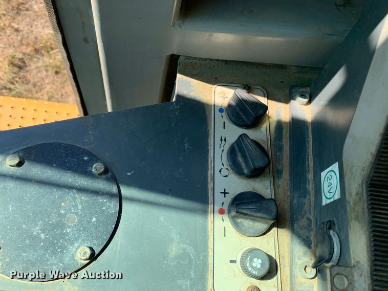 image for item JW9406 2004 John Deere 655C Series II  track loader