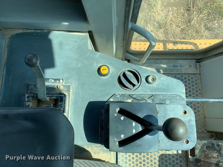 image for item JW9406 2004 John Deere 655C Series II  track loader