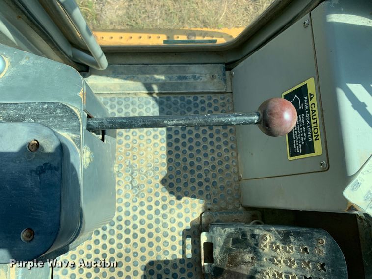 image for item JW9406 2004 John Deere 655C Series II  track loader