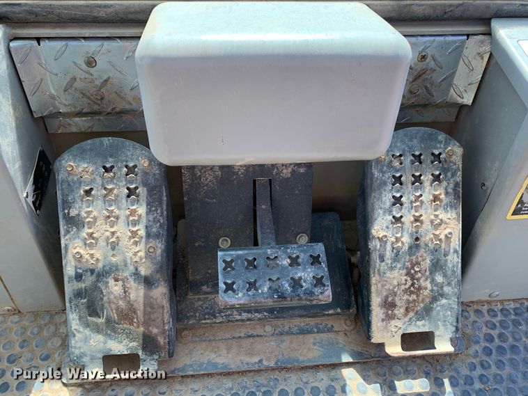 image for item JW9406 2004 John Deere 655C Series II  track loader