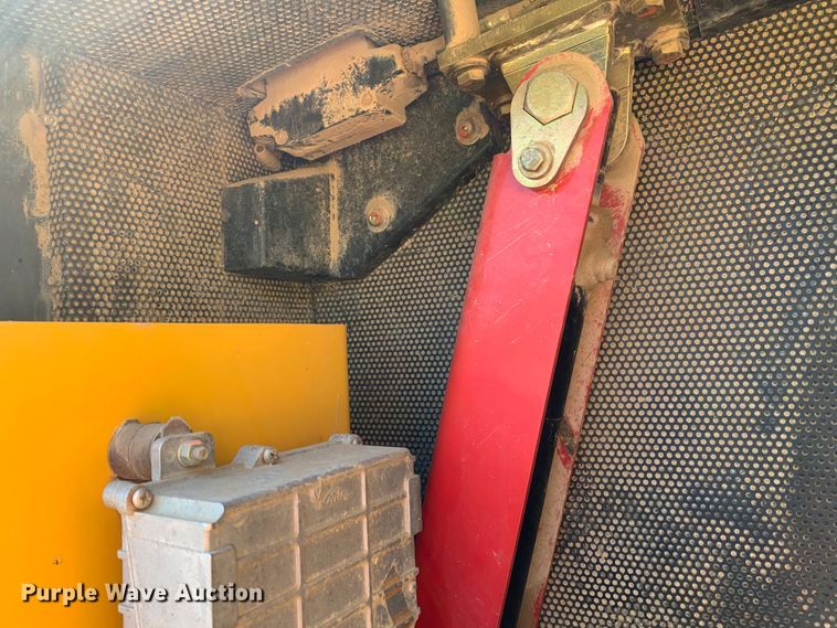 image for item JW9406 2004 John Deere 655C Series II  track loader