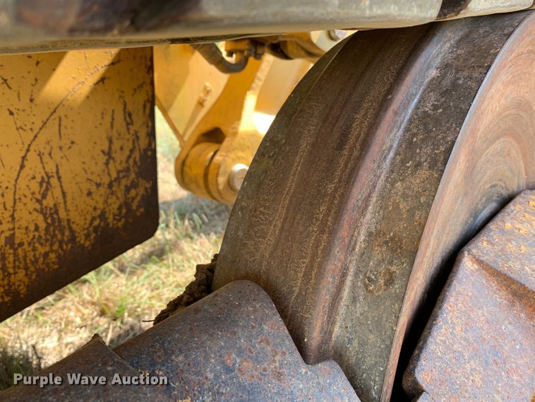 image for item JW9406 2004 John Deere 655C Series II  track loader