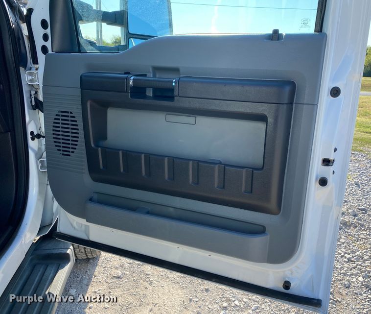 image for item JW9408 2012 Ford F550 Super Duty  bucket truck