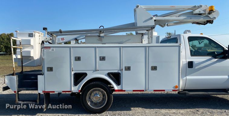 image for item JW9408 2012 Ford F550 Super Duty  bucket truck