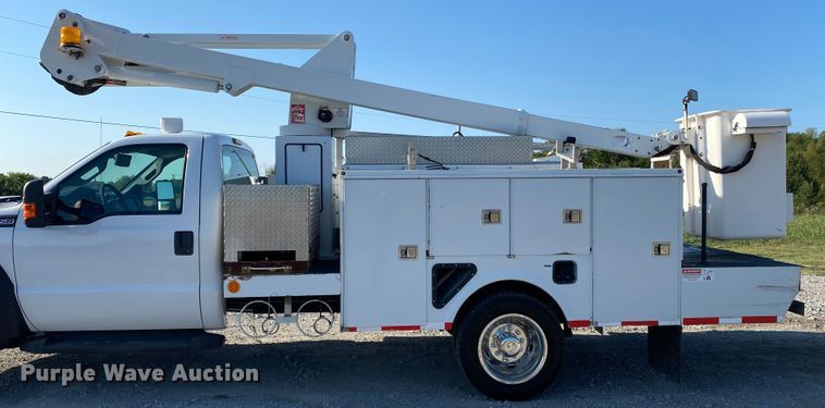 image for item JW9408 2012 Ford F550 Super Duty  bucket truck