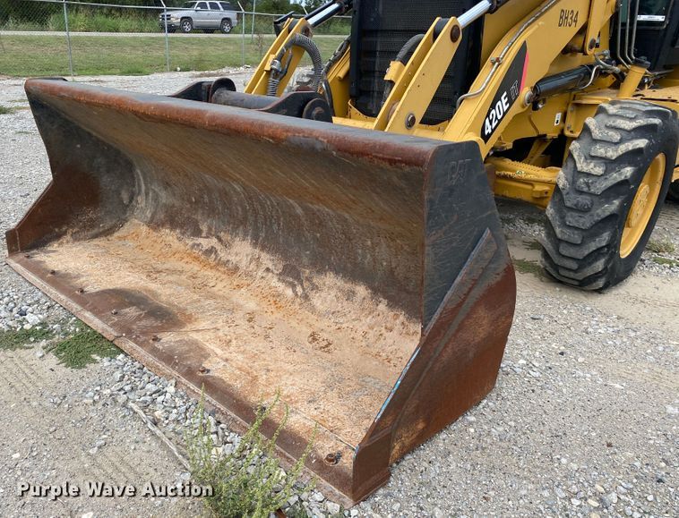image for item JW9411 2011 Caterpillar 420EIT  backhoe