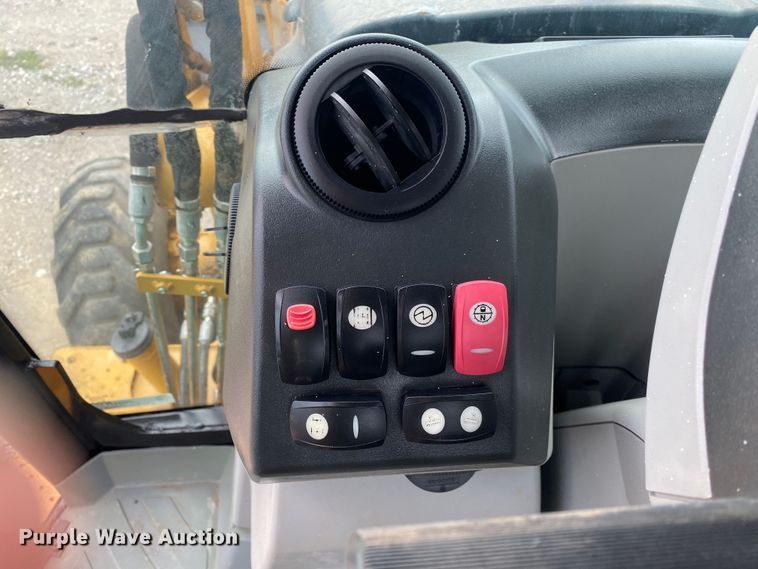 image for item JW9411 2011 Caterpillar 420EIT  backhoe