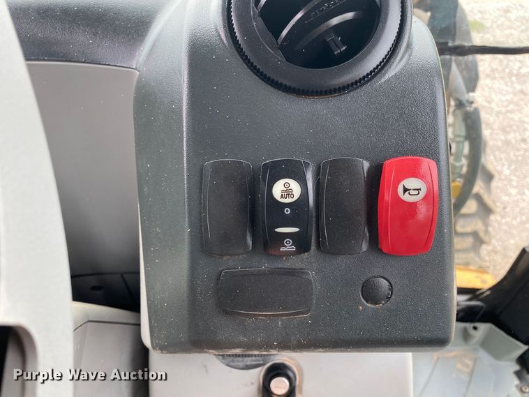 image for item JW9411 2011 Caterpillar 420EIT  backhoe