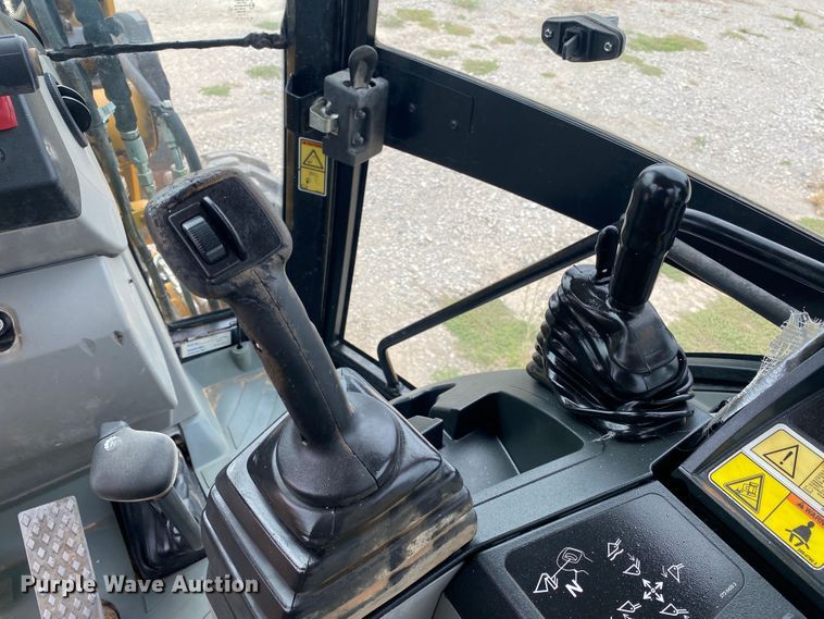 image for item JW9411 2011 Caterpillar 420EIT  backhoe